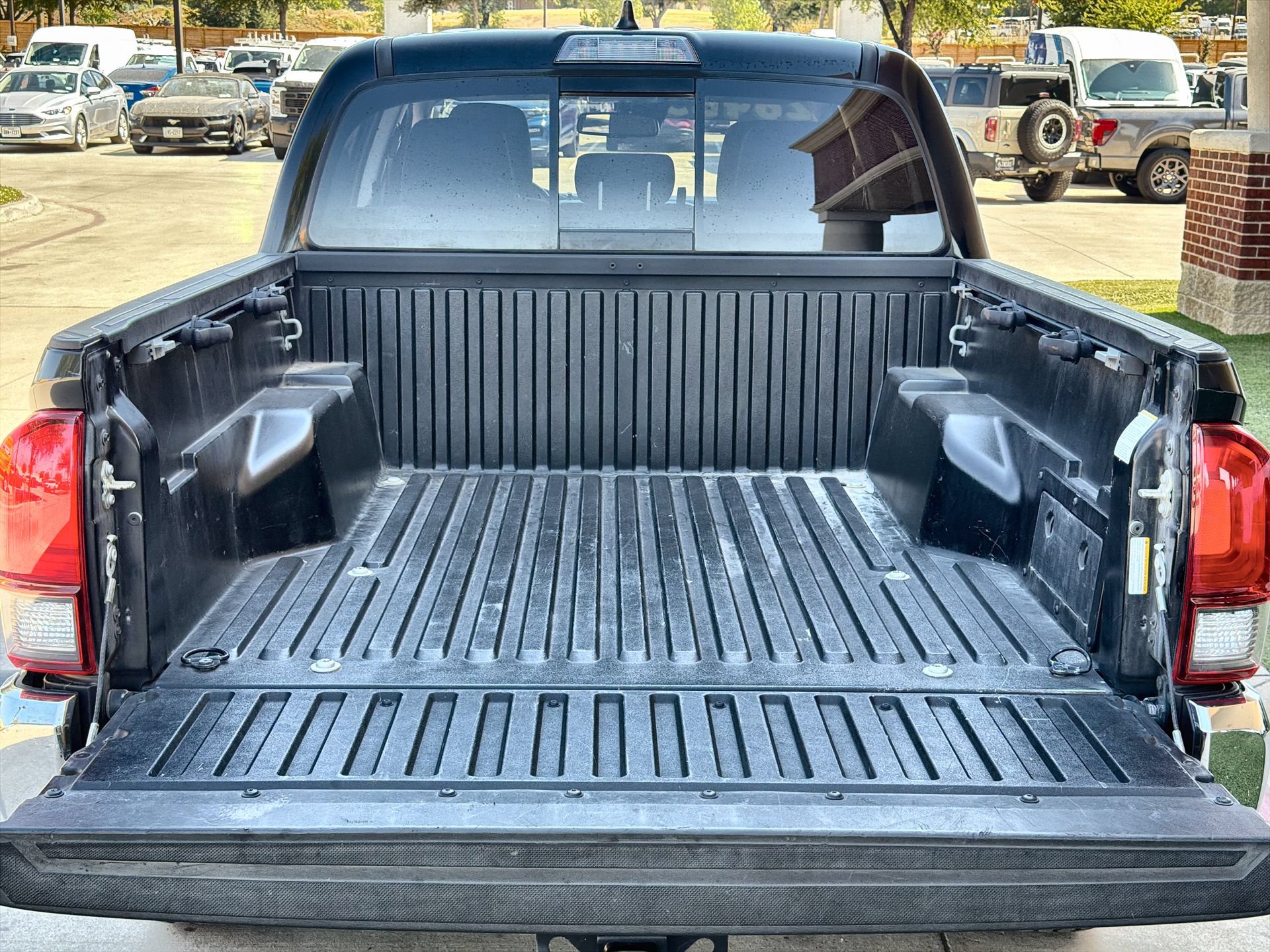 Used 2020 Toyota Tacoma SR5 RWD image 22