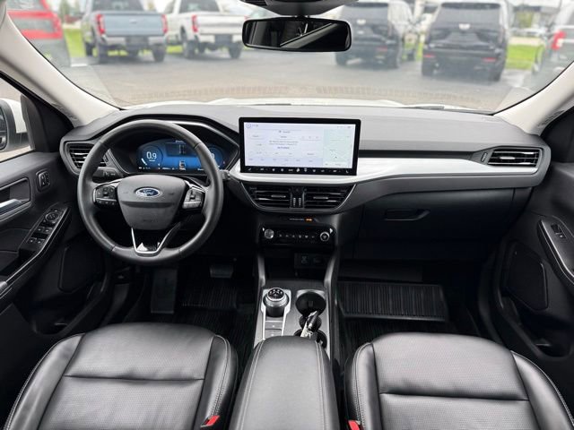 Certified 2023 Ford Escape Platinum AWD/4WD image 2