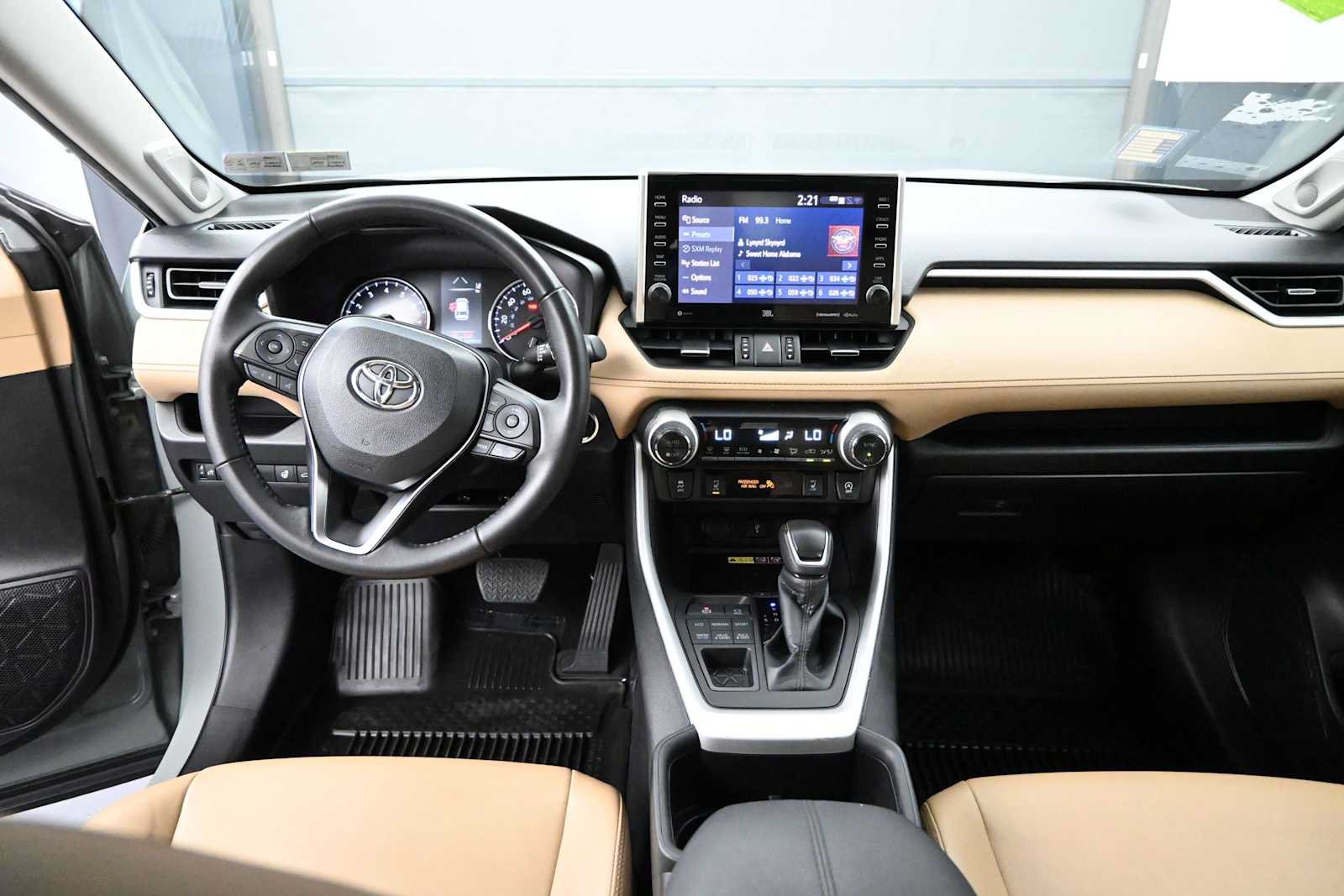 Used 2022 Toyota RAV4 XLE Premium AWD/4WD image 18