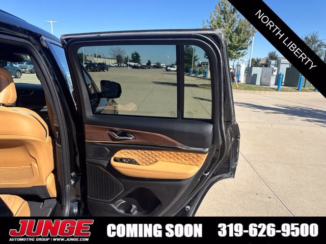 Used 2024 Jeep Grand Cherokee Summit AWD/4WD image 16