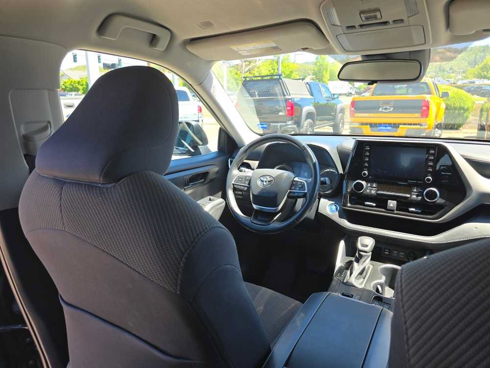 Used 2022 Toyota Highlander LE FWD image 10
