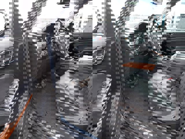 Used 2020 Chevrolet Suburban Premier image 11