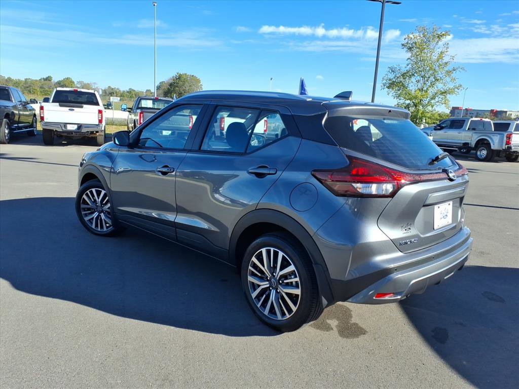 Used 2024 Nissan Kicks SV image 3