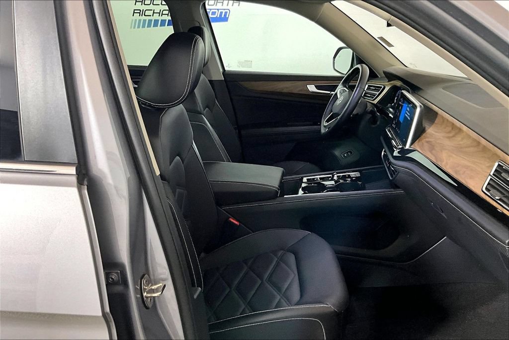 Used 2025 Volkswagen Atlas SE FWD image 6