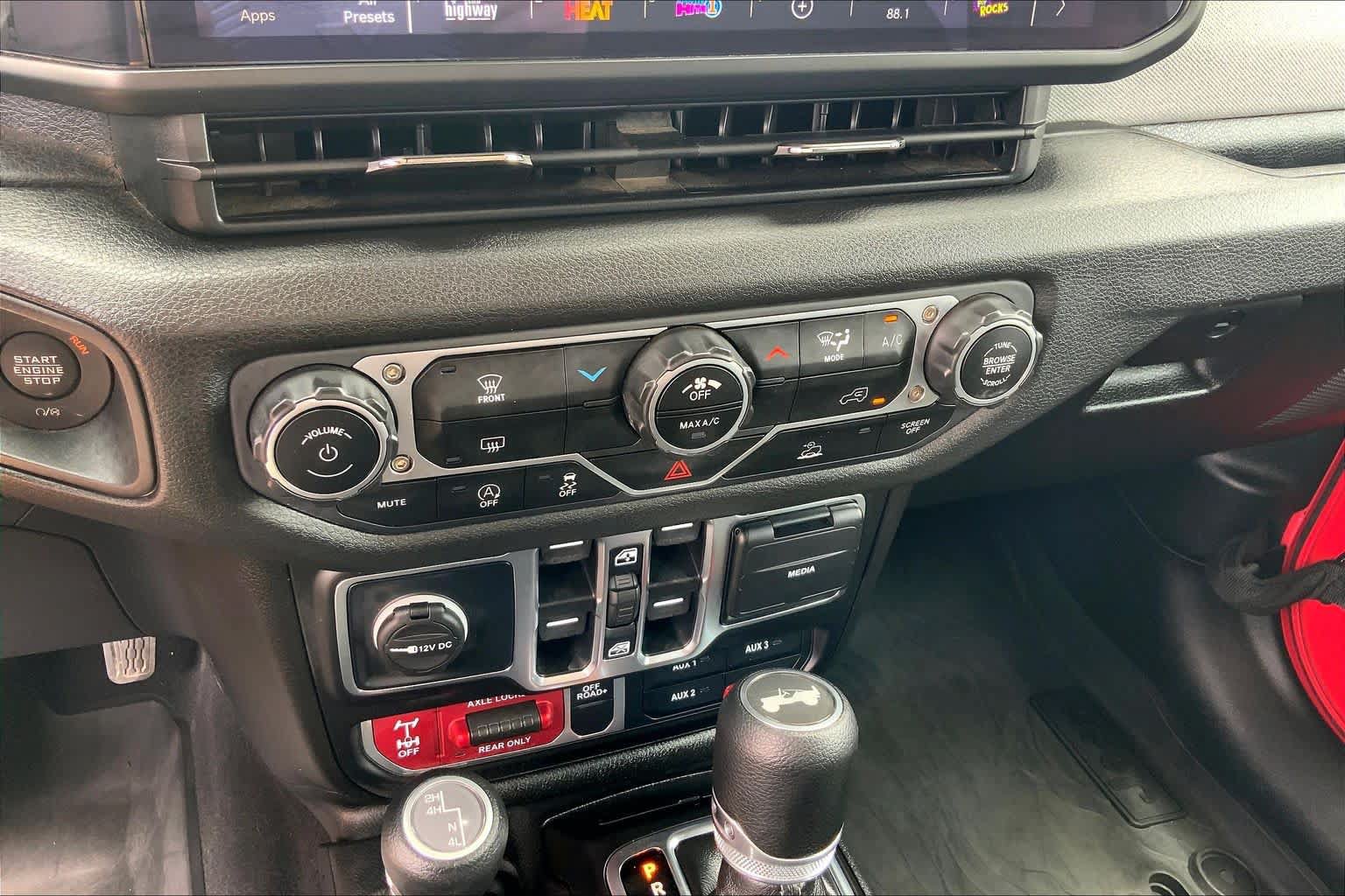 Used 2025 Jeep Wrangler Unlimited Sport AWD/4WD image 34