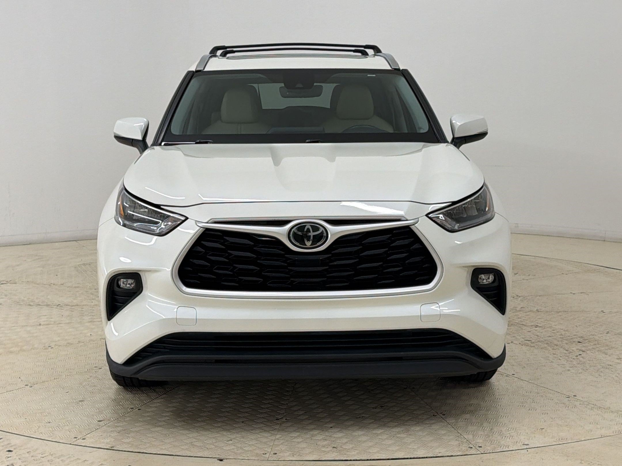 Used 2020 Toyota Highlander XLE AWD/4WD image 6