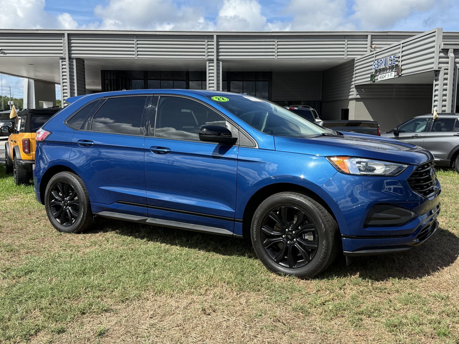 Certified 2022 Ford Edge SE w/ Black Appearance Package AWD/4WD image 2