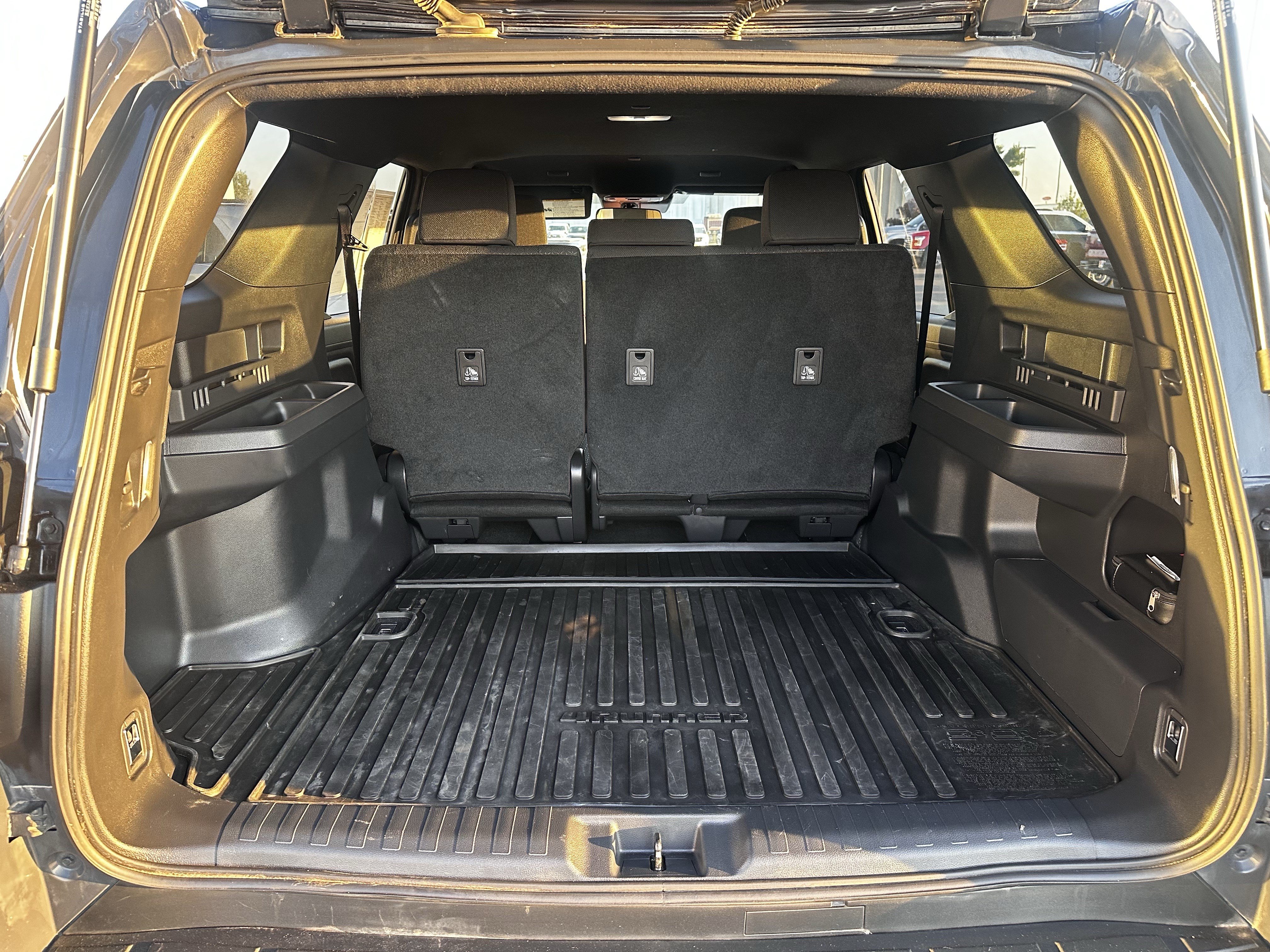 Used 2025 Toyota 4Runner SR5 AWD/4WD image 12
