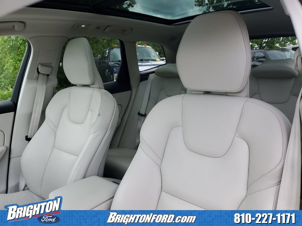 Used 2023 Volvo XC60 B5 Plus AWD/4WD image 11