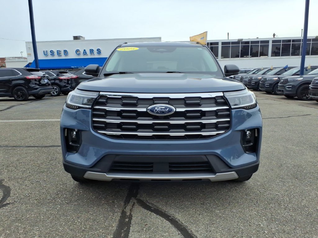 Certified 2025 Ford Explorer Active w/ Active Comfort Package AWD/4WD image 3