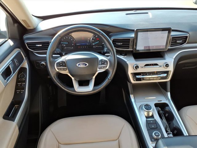Certified 2022 Ford Explorer XLT w/ Equipment Group 202A image 5
