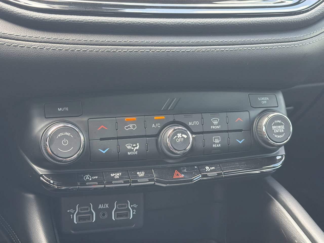 Used 2022 Dodge Durango SXT w/ Blacktop Package AWD/4WD image 23