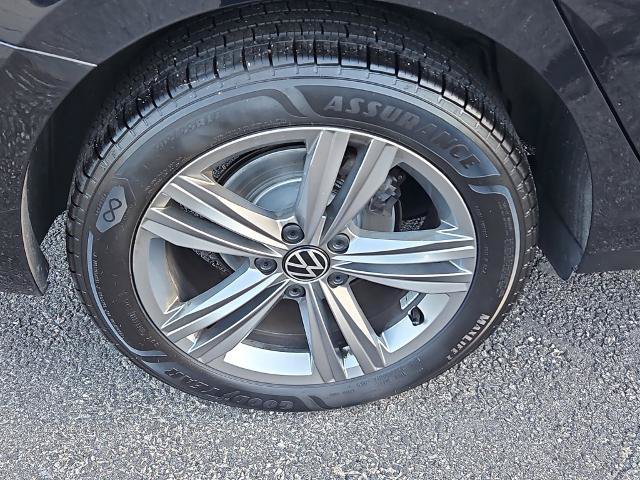 Used 2024 Volkswagen Jetta SE w/ Panoramic Sunroof Package FWD image 23
