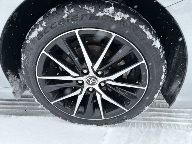 Used 2023 Toyota Camry SE image 5