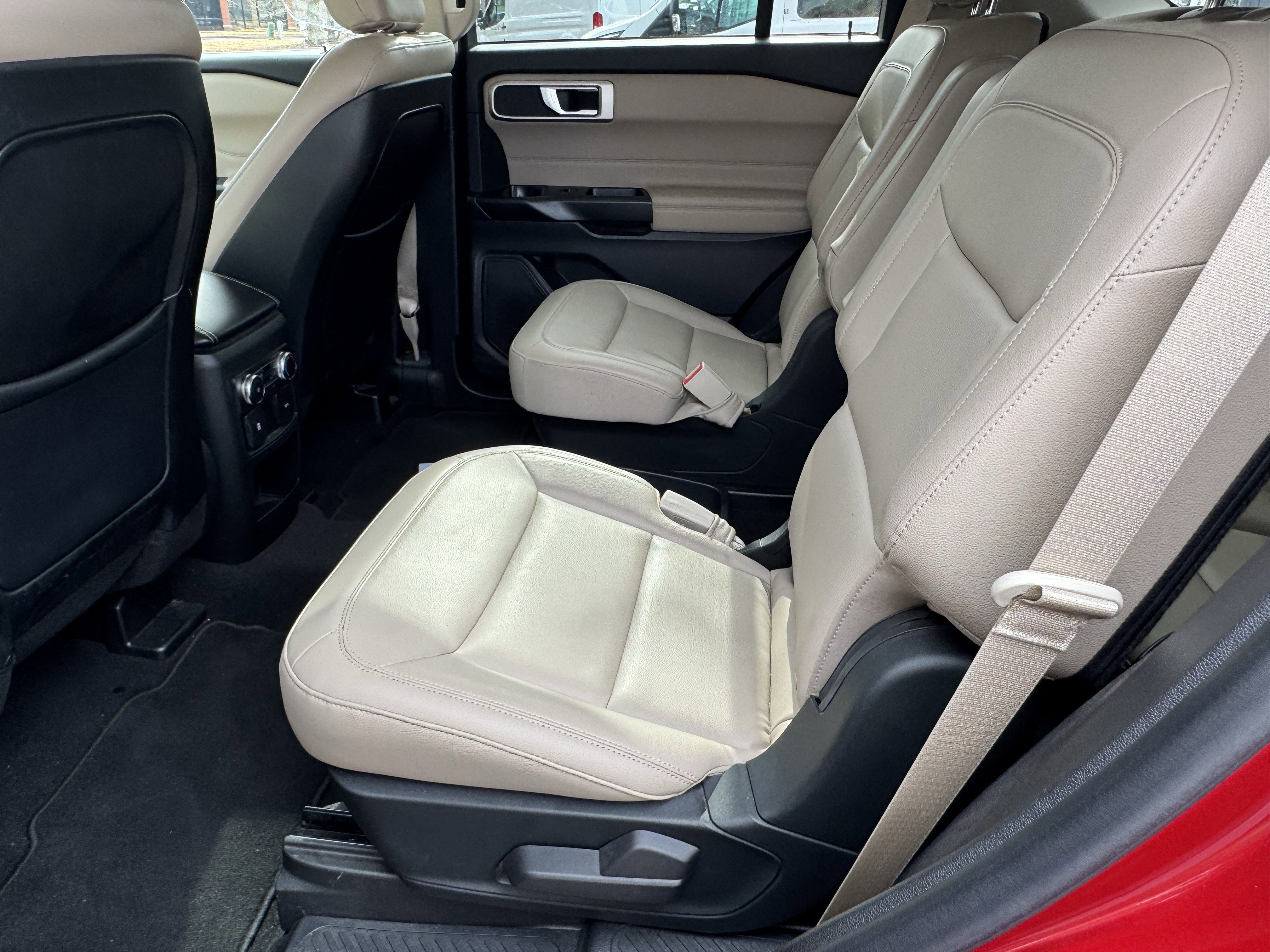 Certified 2020 Ford Explorer XLT w/ Equipment Group 202A image 11