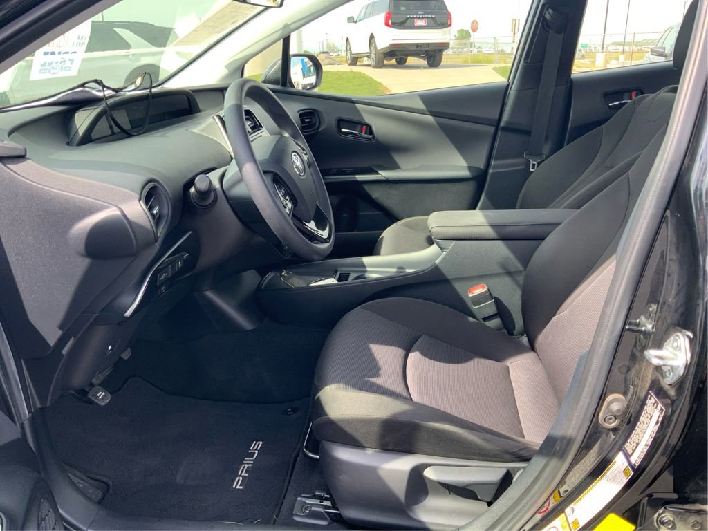 Used 2019 Toyota Prius L Eco w/ Carpet Mat Package image 9
