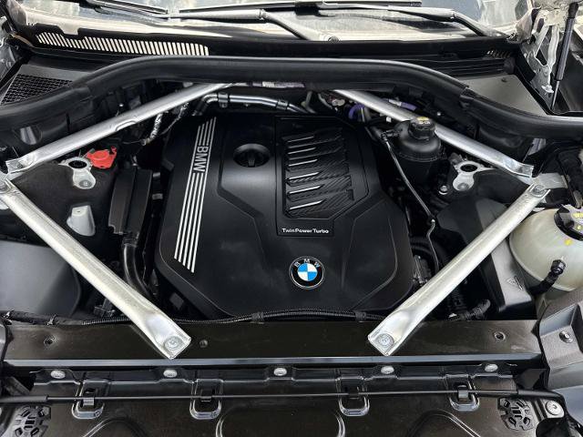Used 2022 BMW X7 xDrive40i w/ M Sport Package AWD/4WD image 10