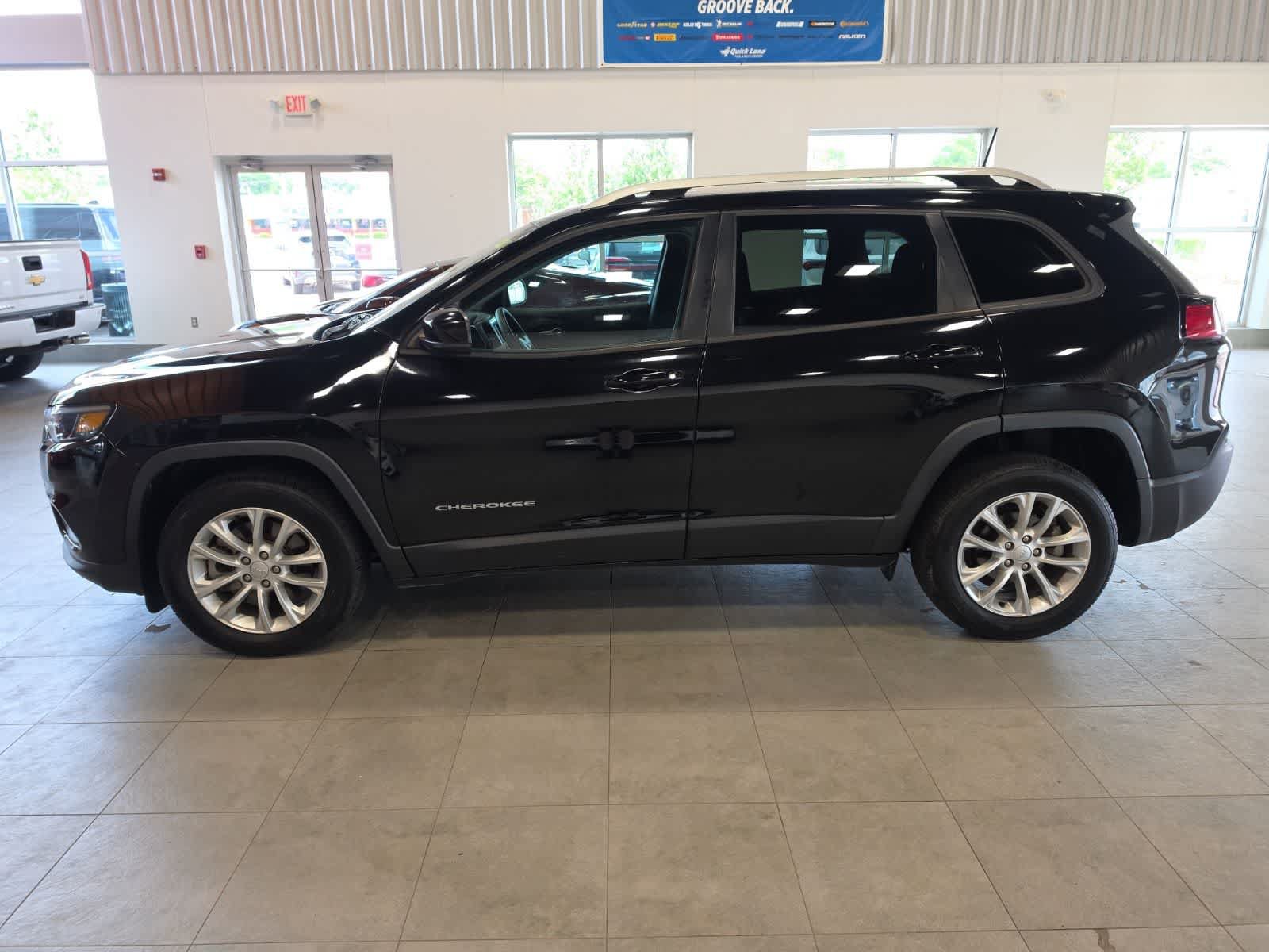 Used 2021 Jeep Cherokee Latitude FWD image 12