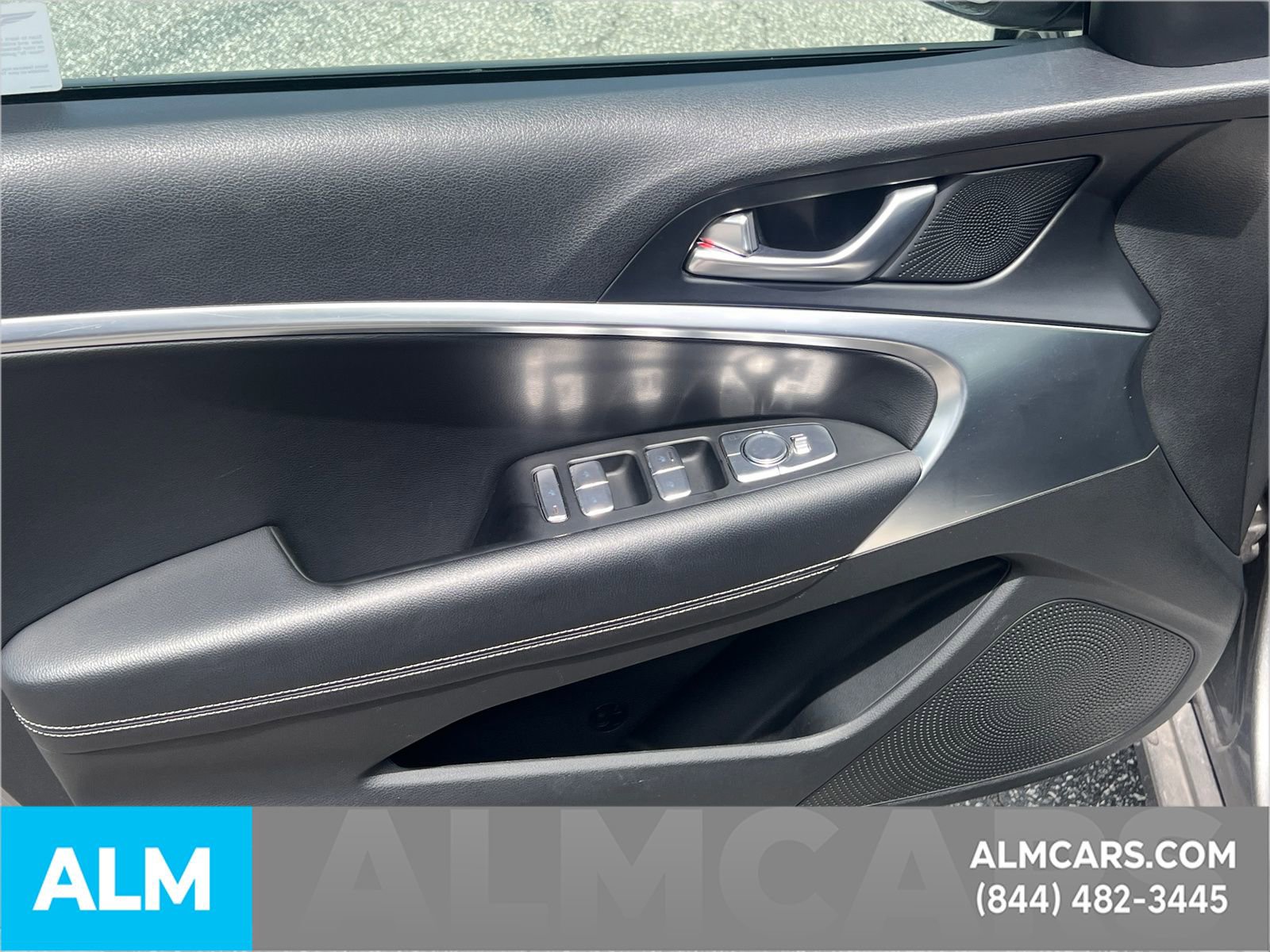 Used 2025 Genesis G70 2.5T AWD/4WD image 12