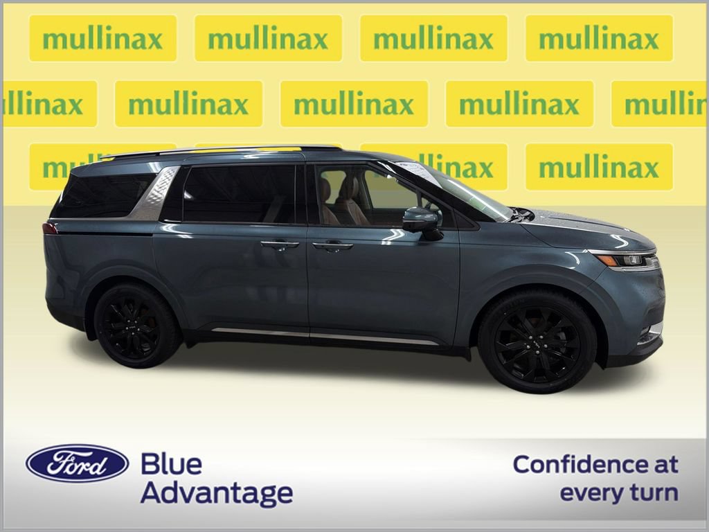 Used 2023 Kia Carnival SX Prestige w/ Paint Protection Package FWD image 2