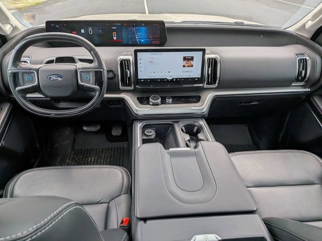 Certified 2025 Ford Expedition Platinum w/ Driver's Package AWD/4WD image 18