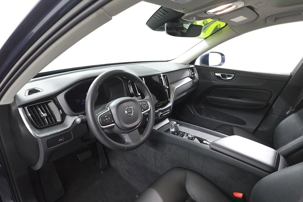 Used 2023 Volvo XC60 B5 Core image 13