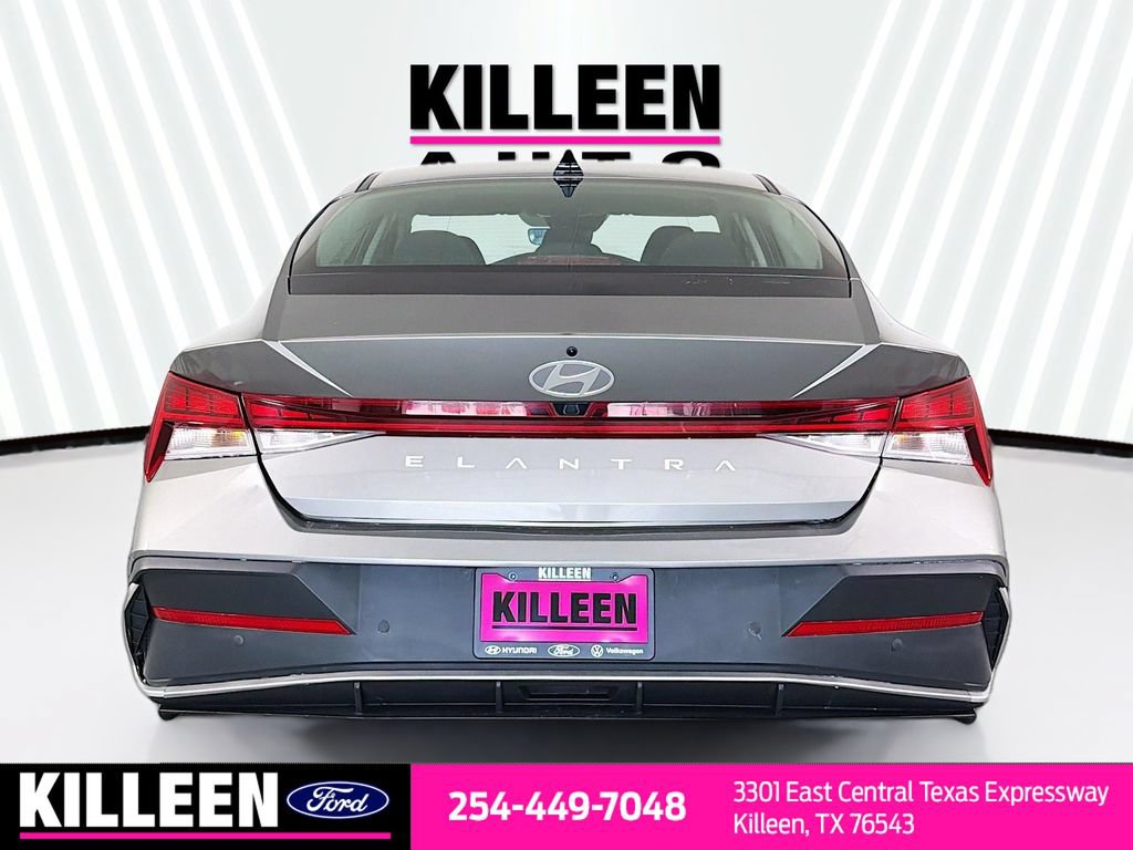 Used 2024 Hyundai Elantra SEL w/ Convenience Package FWD image 8