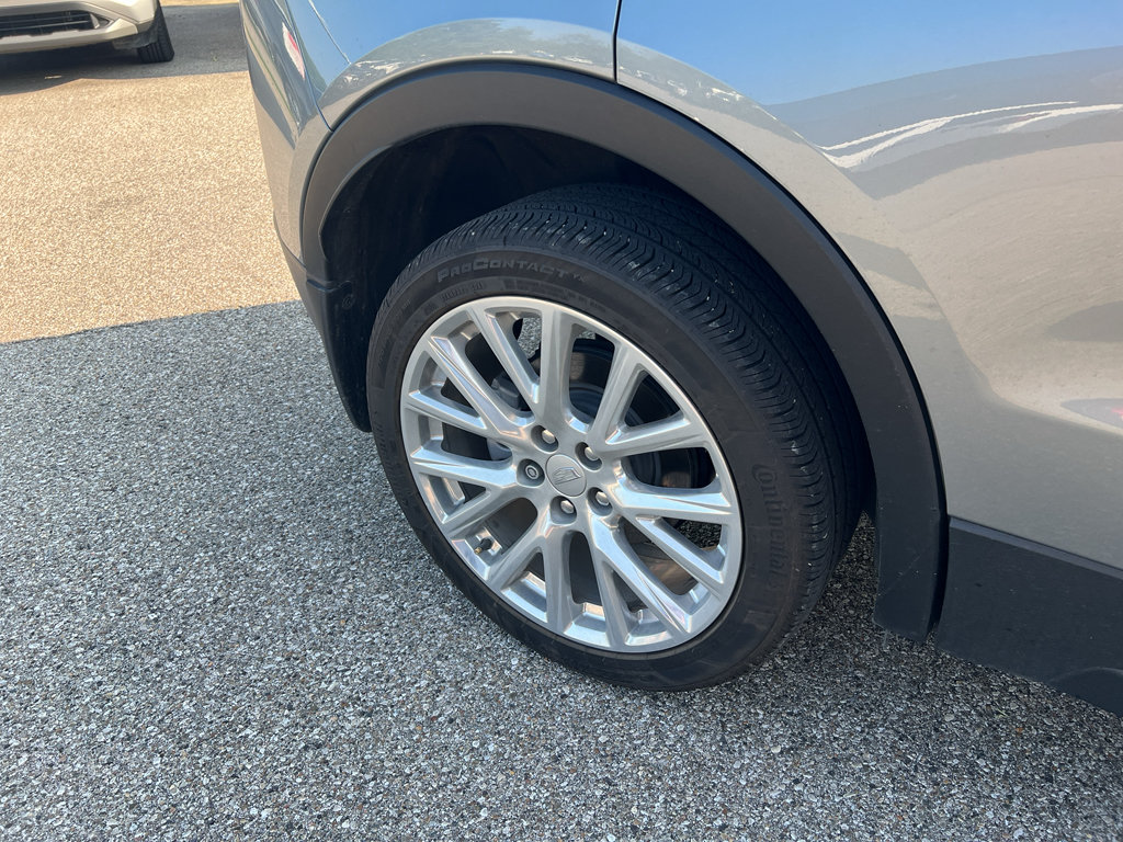 Used 2023 Cadillac XT4 Luxury w/ Cold Weather Package FWD image 10