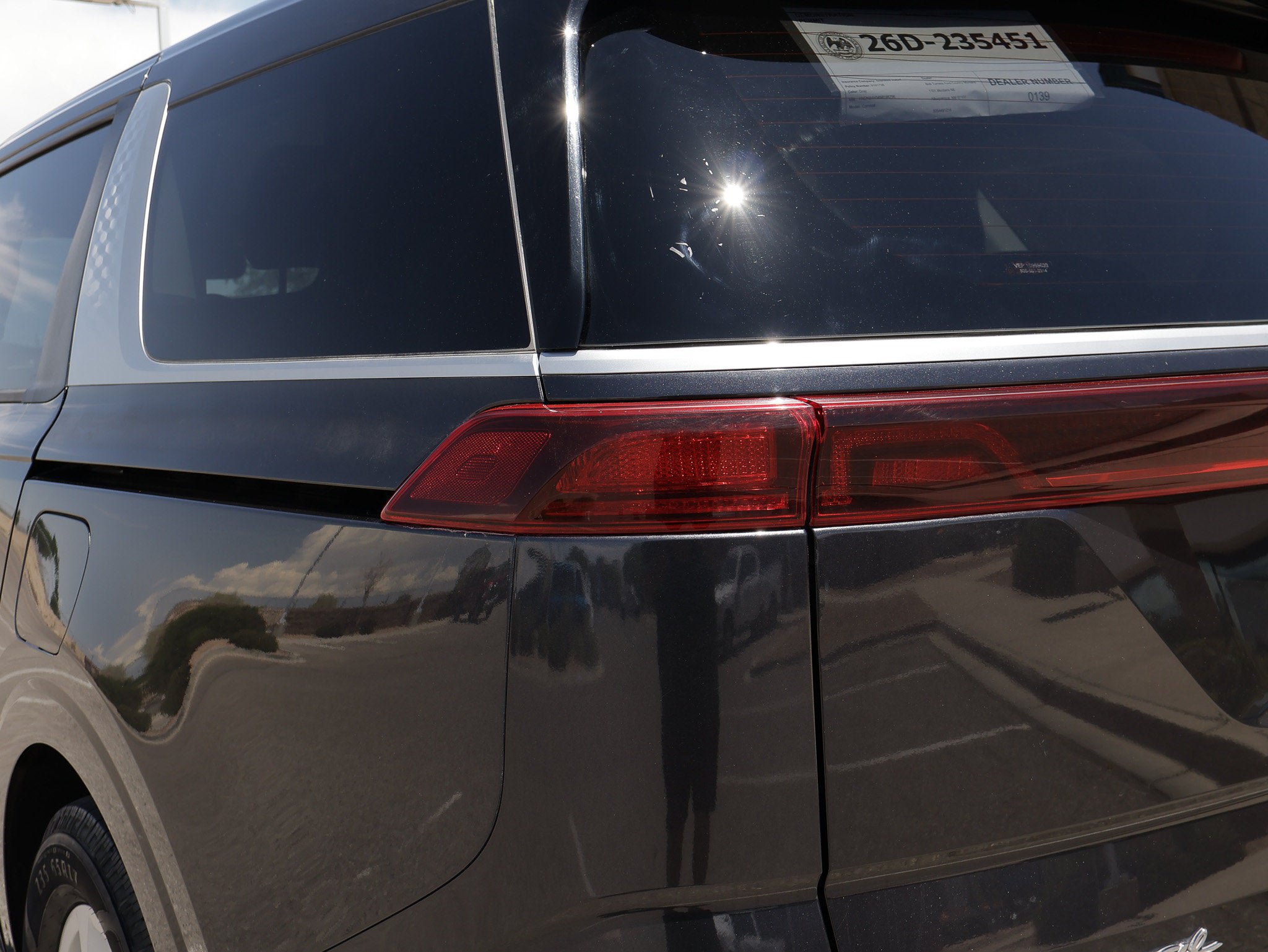 Used 2022 Kia Carnival LX FWD image 18