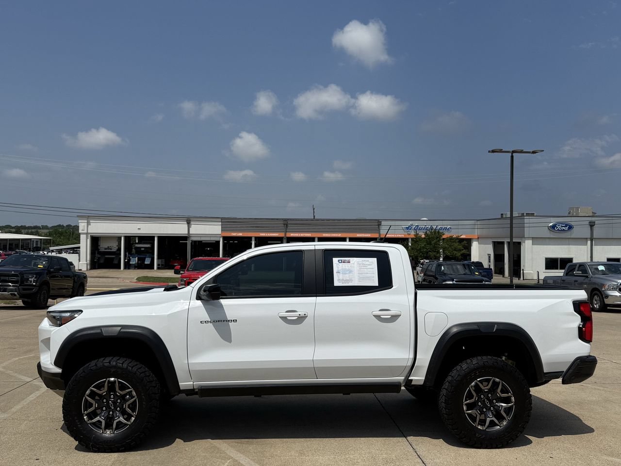 Used 2024 Chevrolet Colorado ZR2 w/ Technology Package AWD/4WD image 3