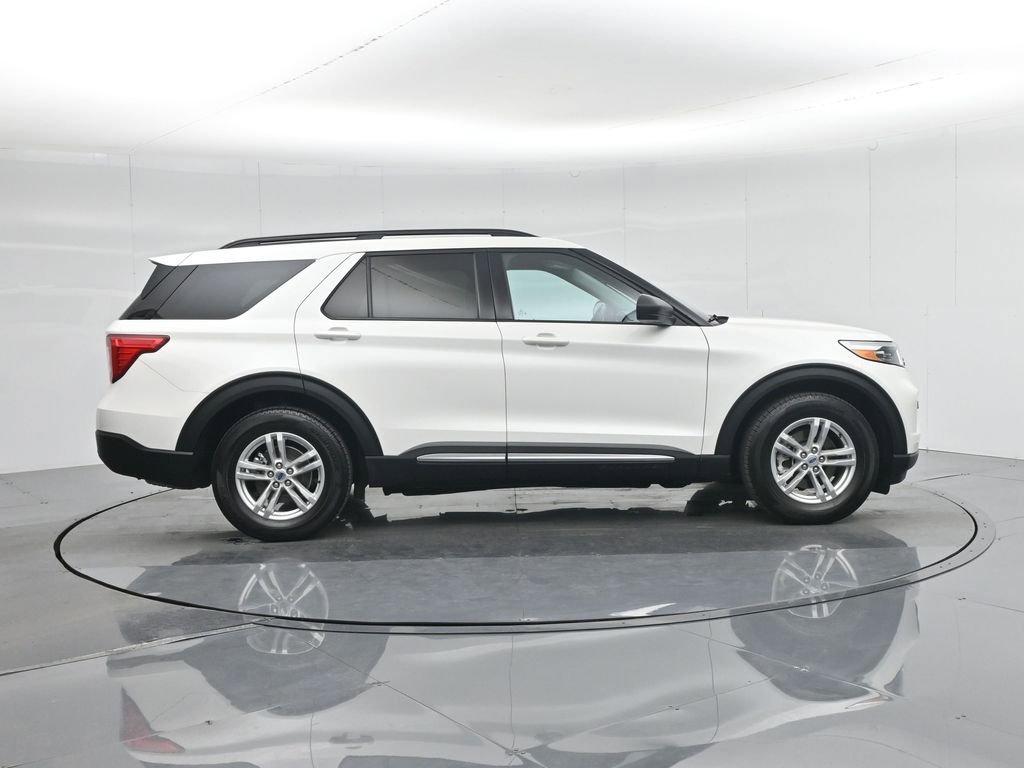 Certified 2022 Ford Explorer XLT image 28