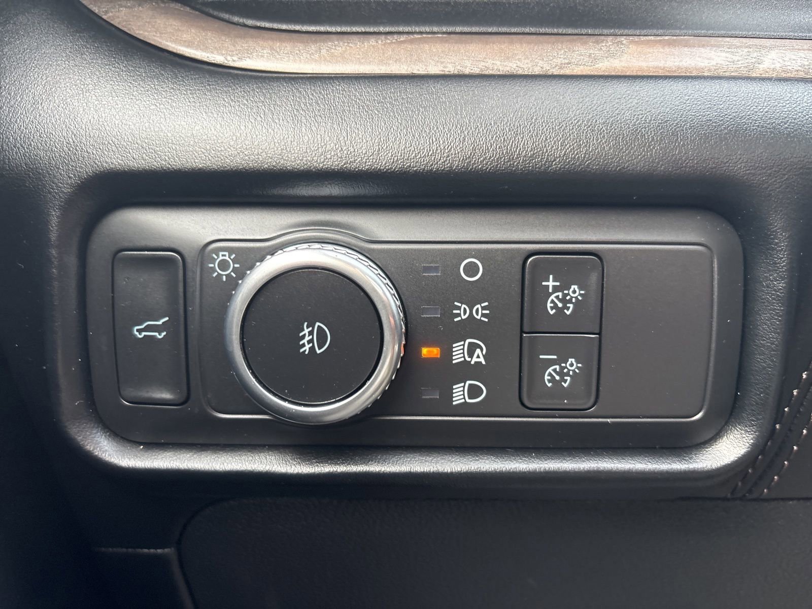 Certified 2022 Ford Explorer Platinum w/ Equipment Group 601A image 28