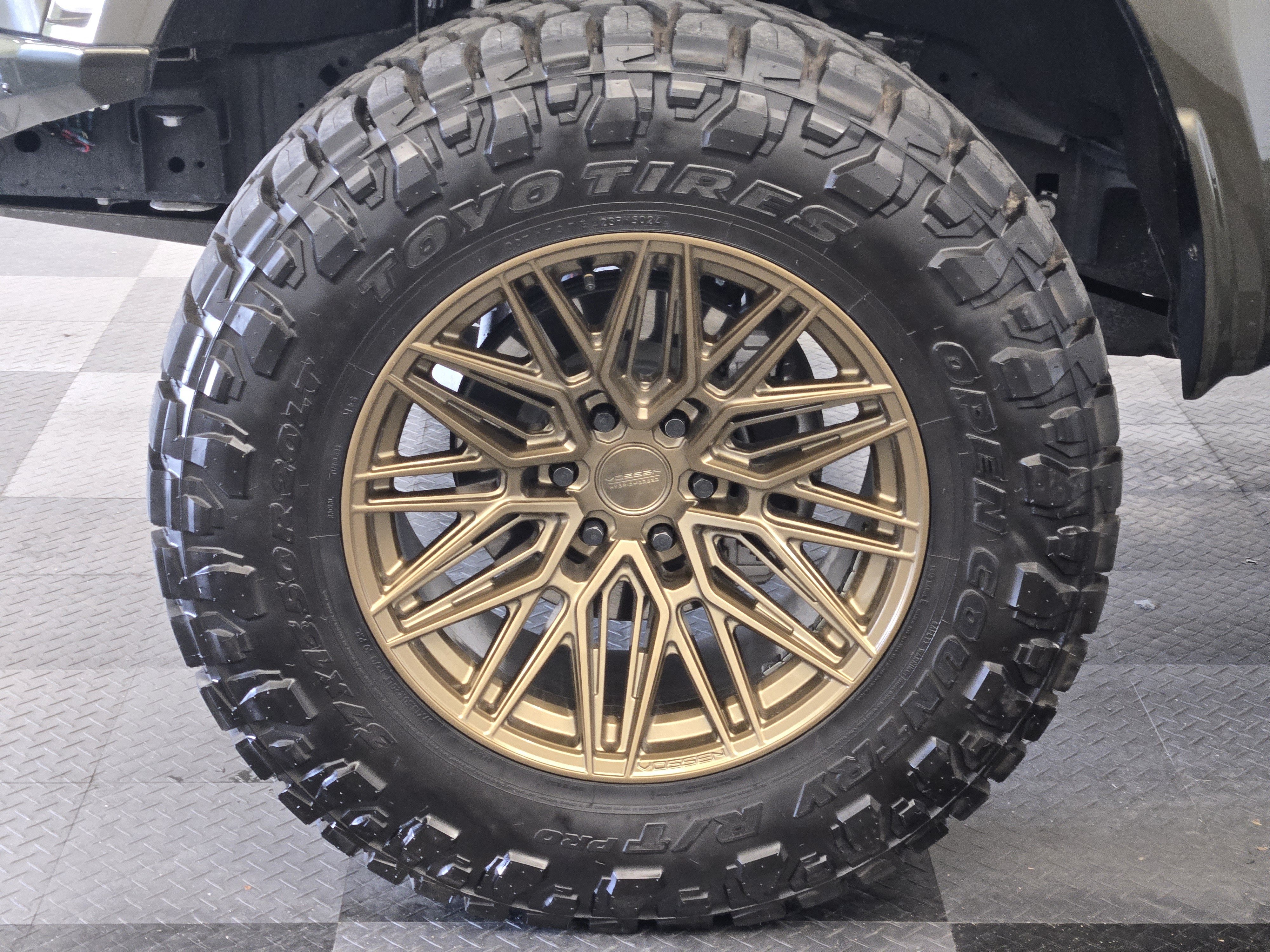Certified 2025 Ford F150 Raptor w/ Equipment Group 803A Raptor R AWD/4WD image 10