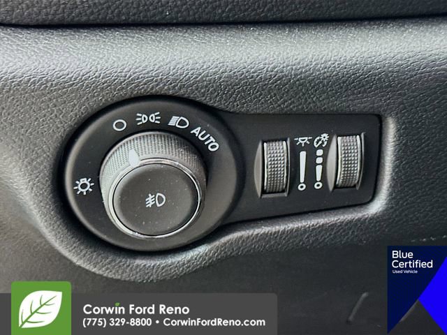 Used 2025 Chrysler Pacifica Select AWD/4WD image 13