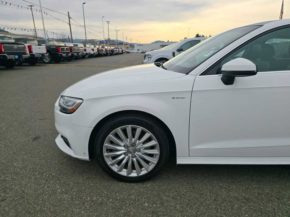 Used 2017 Audi A3 e-tron Premium Plus w/ Technology Package image 2