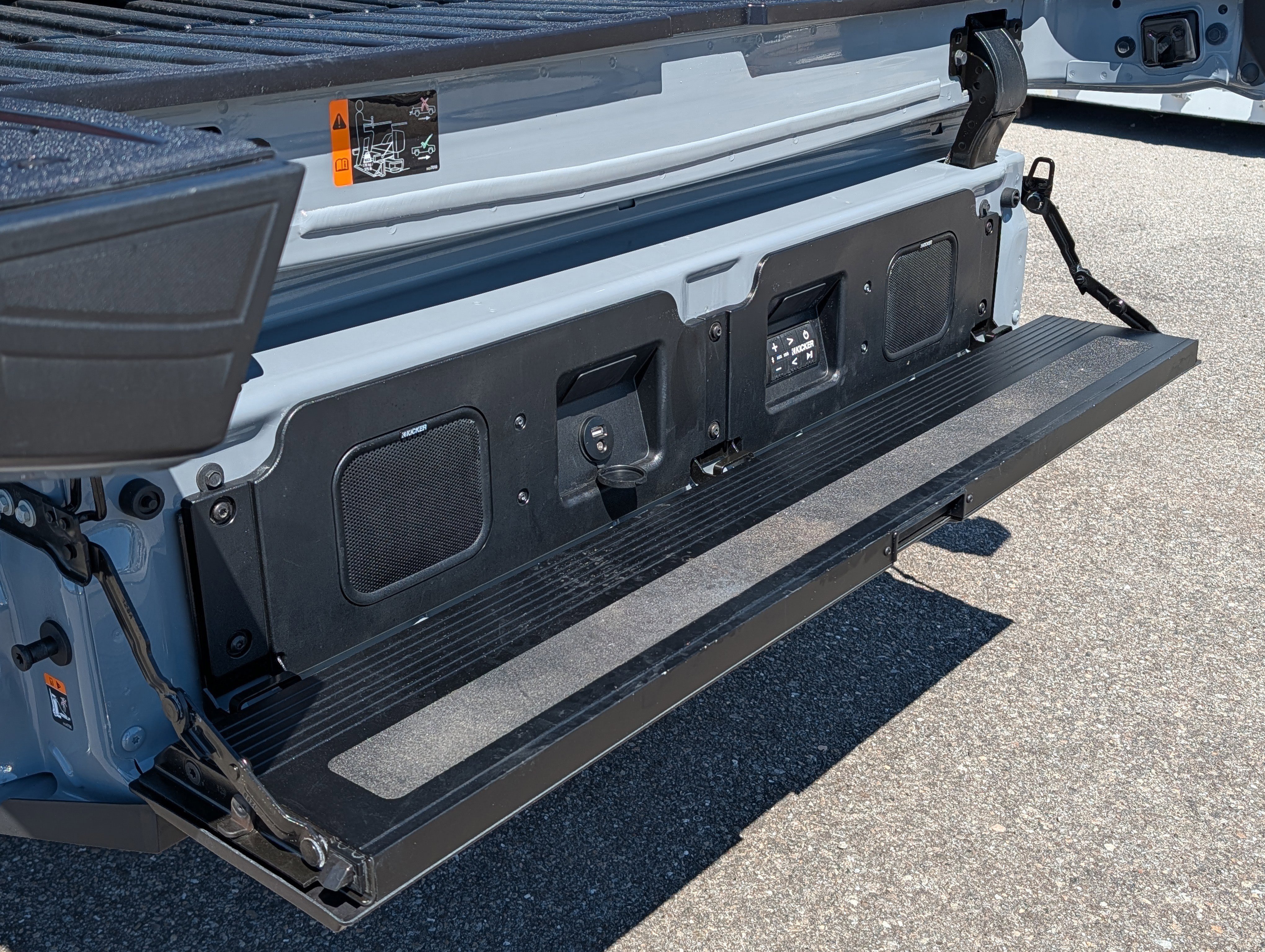 Used 2025 GMC Sierra 1500 AT4 w/ AT4 Premium Package image 18