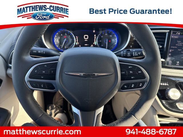 Used 2023 Chrysler Pacifica Limited image 18