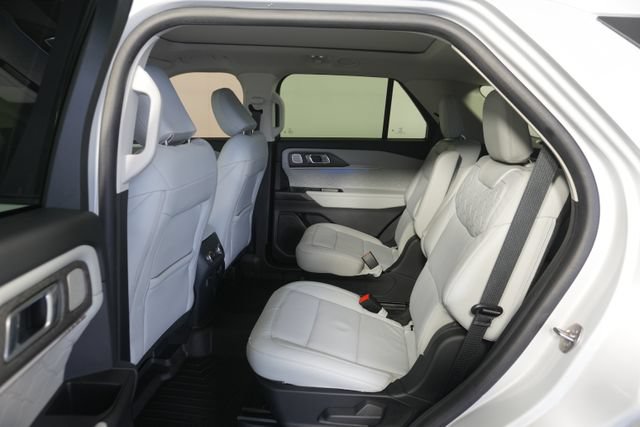 Certified 2025 Ford Explorer Platinum w/ Ultimate Package AWD/4WD image 29