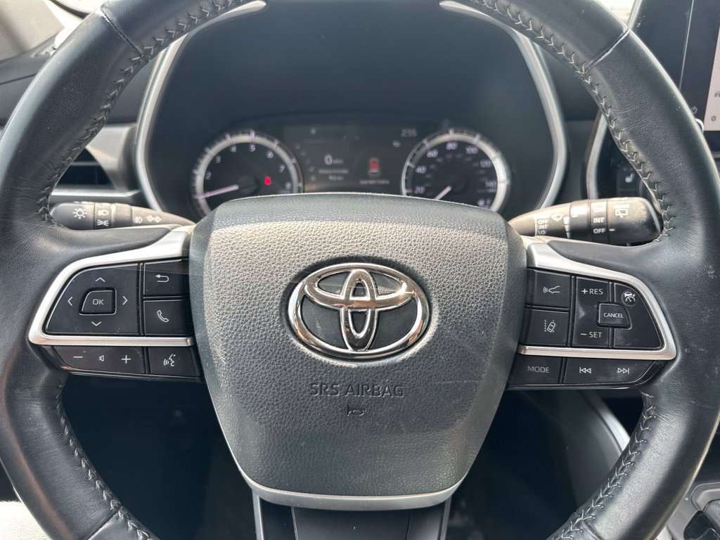 Used 2023 Toyota Highlander XLE AWD/4WD image 37