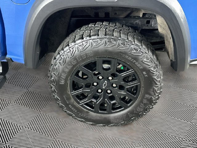 Used 2025 Chevrolet Colorado Trail Boss AWD/4WD image 34