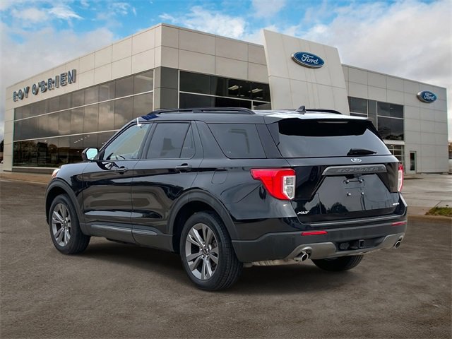 Certified 2022 Ford Explorer XLT w/ Equipment Group 202A image 3