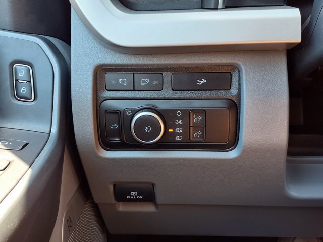 Certified 2024 Ford F250 XLT w/ XLT Premium Package AWD/4WD image 17