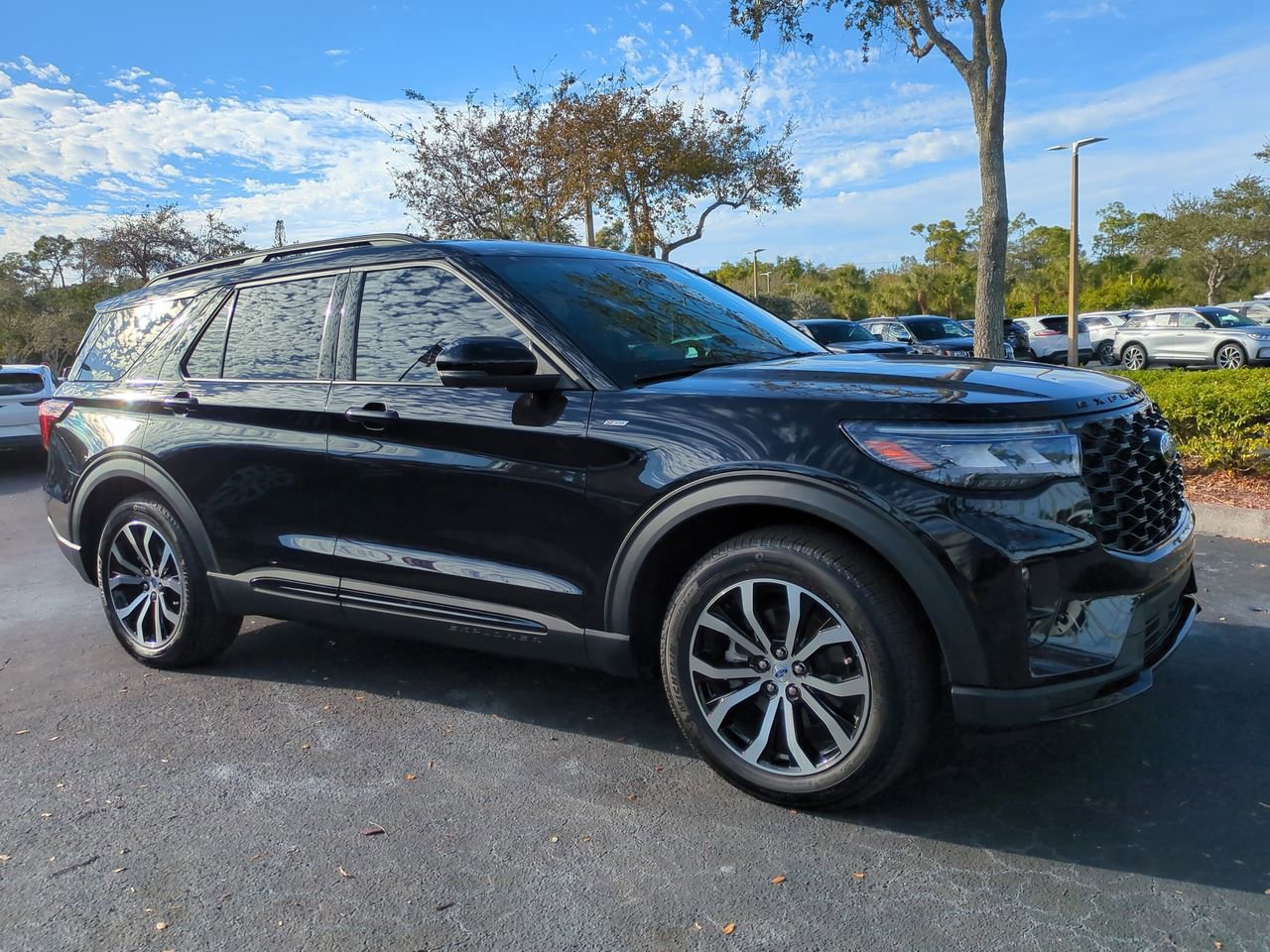 Certified 2025 Ford Explorer ST-Line w/ Premium Package image 8