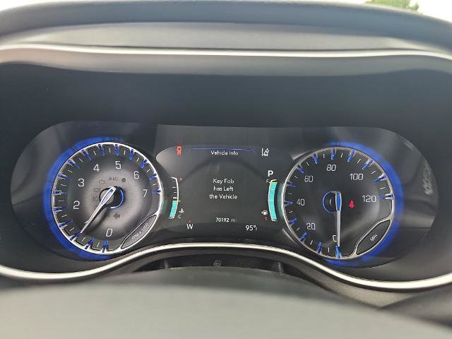 Used 2024 Chrysler Pacifica Touring-L FWD image 19