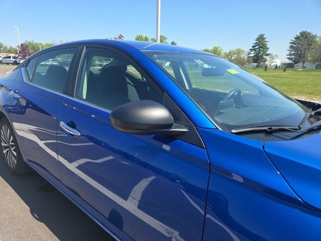 Used 2025 Nissan Altima 2.5 SV FWD image 5