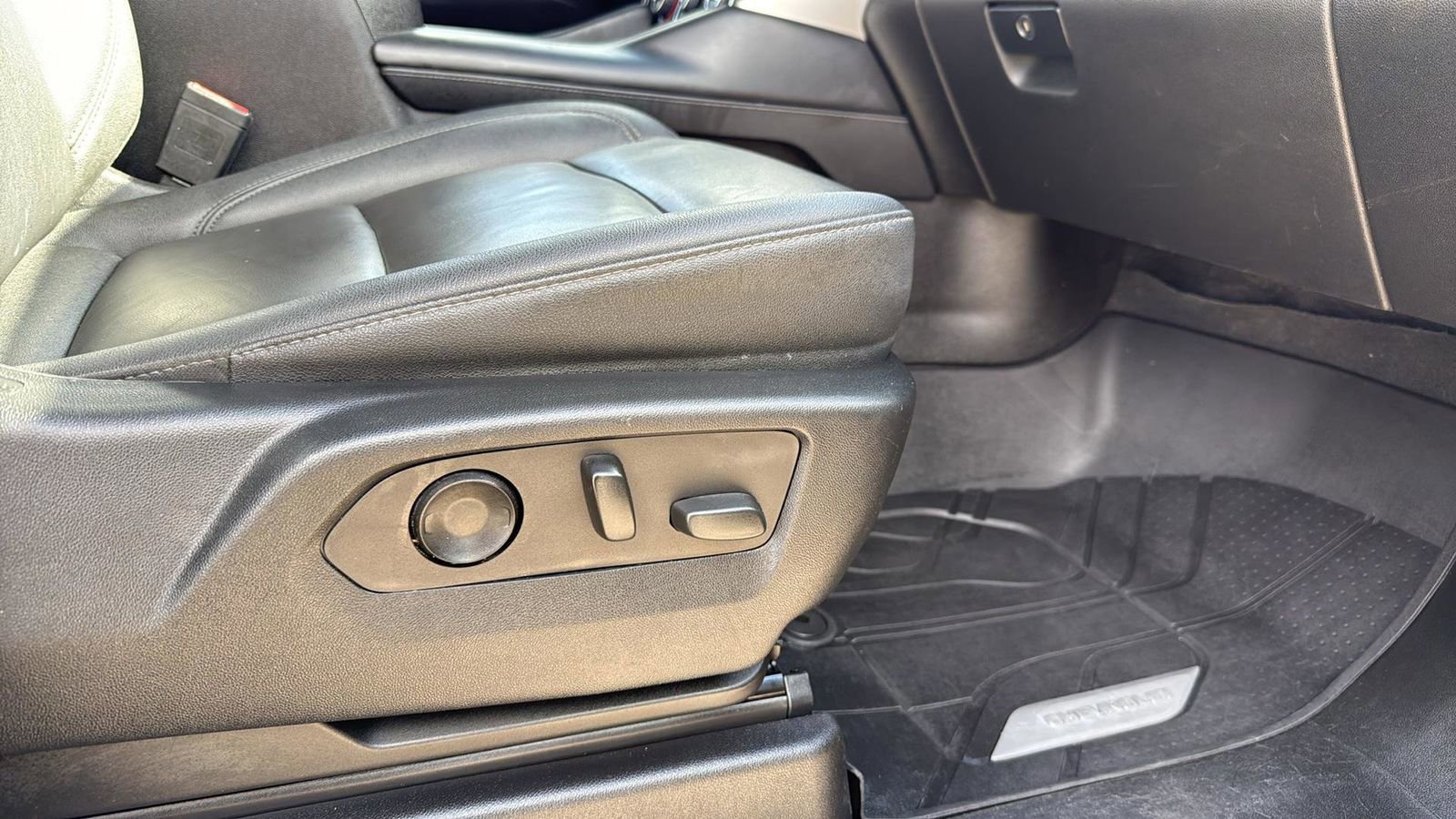 Used 2022 Chevrolet Suburban Z71 w/ Luxury Package image 23