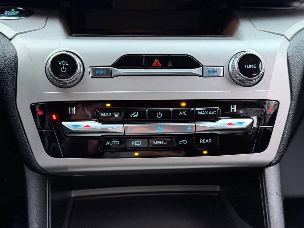 Certified 2024 Ford Explorer XLT image 8