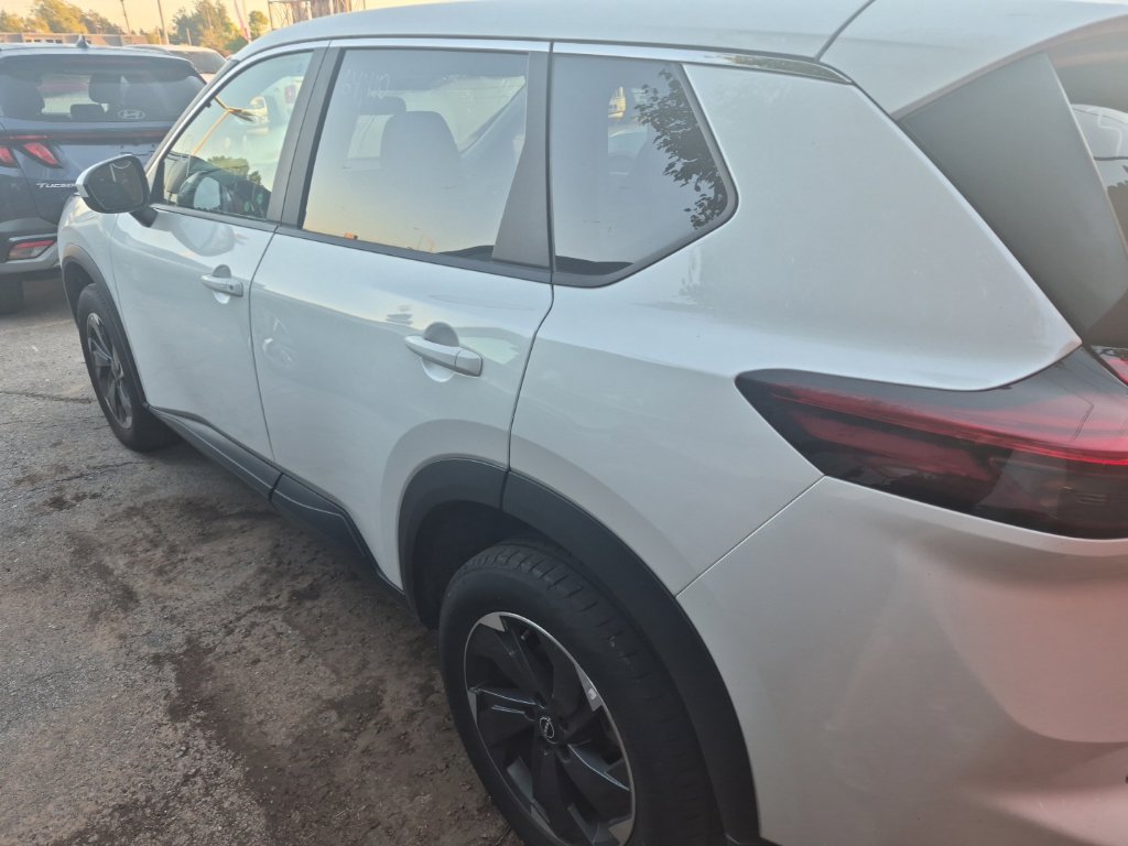 Used 2024 Nissan Rogue SV AWD/4WD image 12