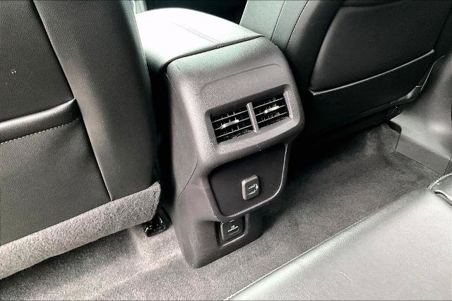 Used 2024 GMC Terrain SLT AWD/4WD image 31