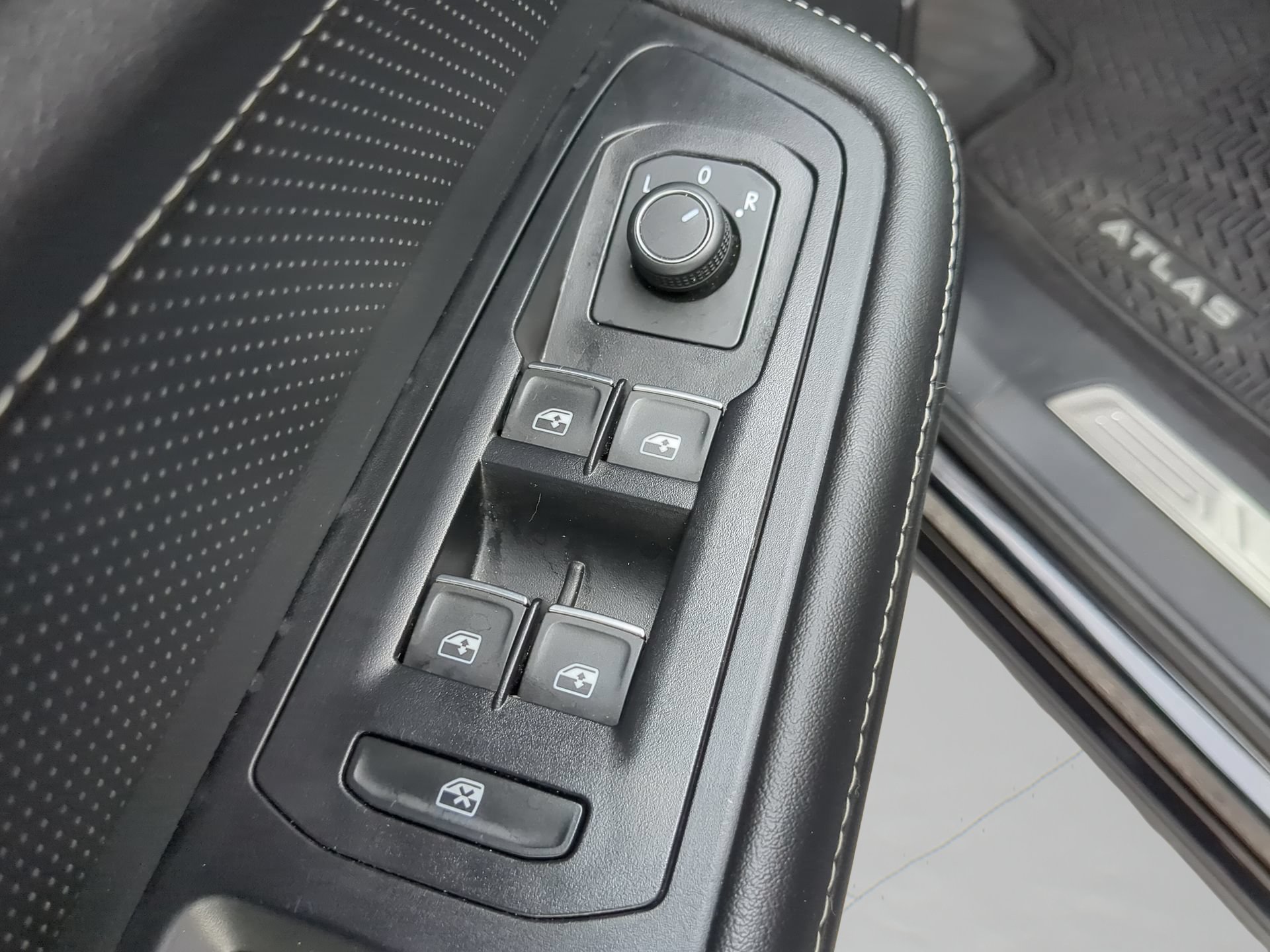Used 2026 Volkswagen Atlas Cross Sport SE FWD image 56